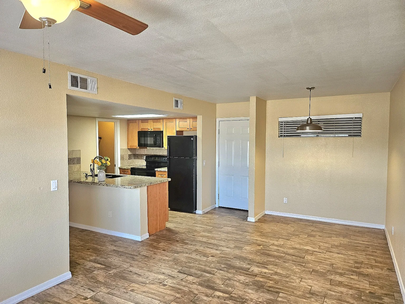 1 bed, 740 sqft, $895 — Photo 2