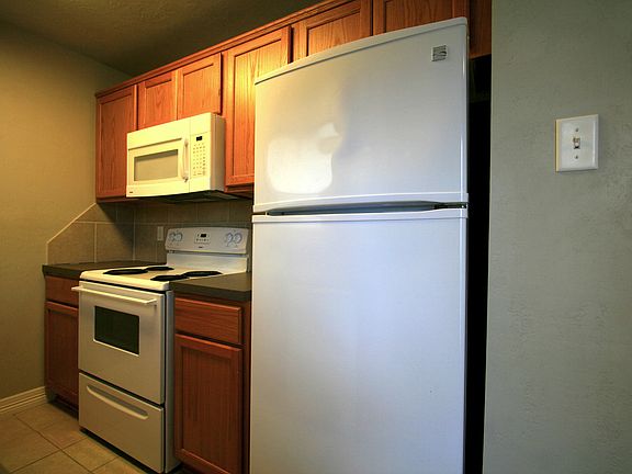 3rd image of 704 Gaytha Cir #704C