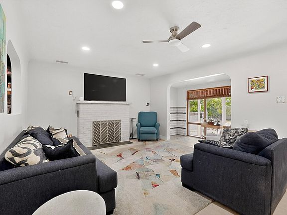 5th image of 517 Montclaire Dr SE
