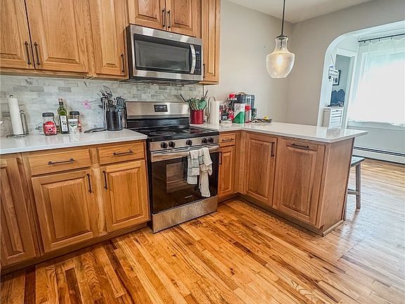 4th image of 29 Pine St