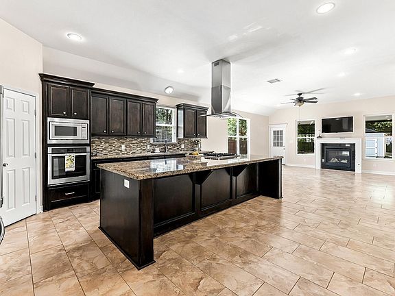 3rd image of 3676 Pin Oak Dr