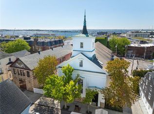 15 Clarke St APT 3, Newport, RI 02840