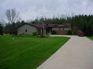 W2475 River Bend Ln, Cecil, WI 54111
