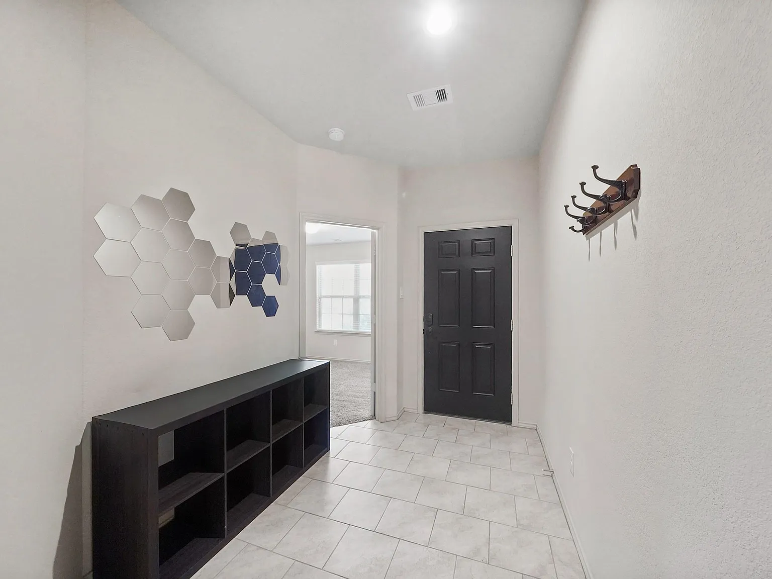 4 bed, 2.0 bath, 1850 sqft, $2,150 — Photo 2