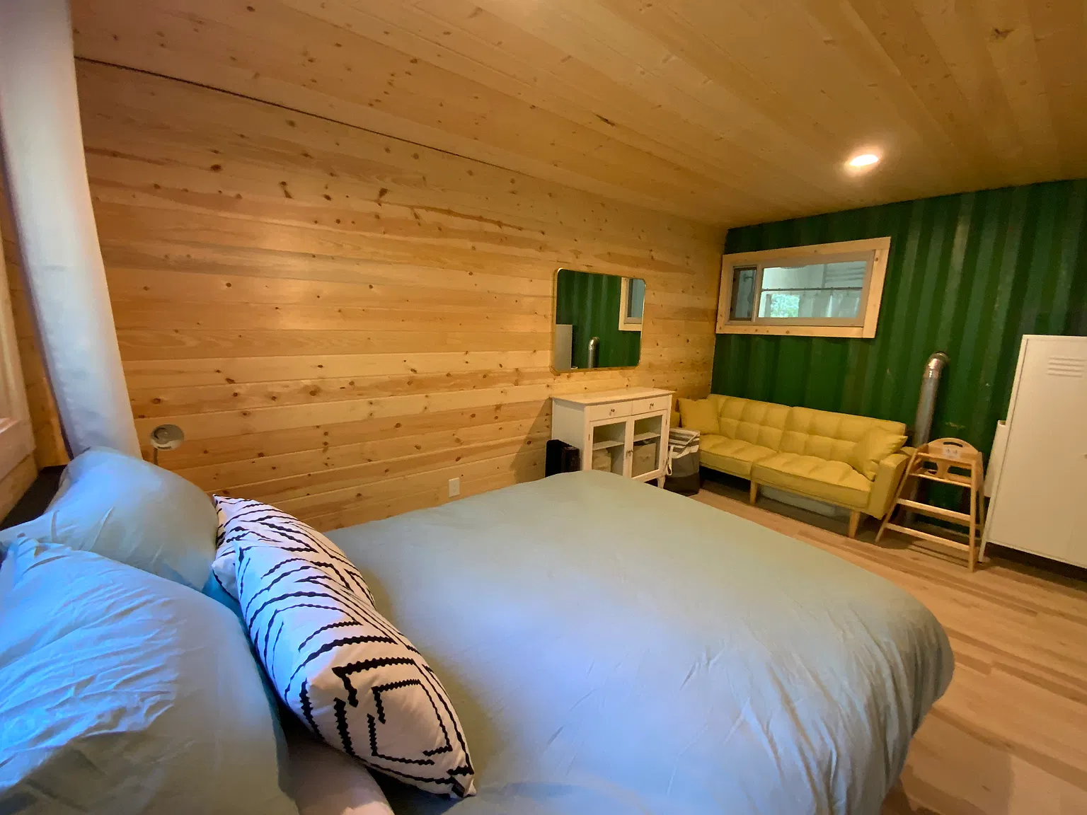 2 bed, 1000 sqft, $2,400 — Photo 3