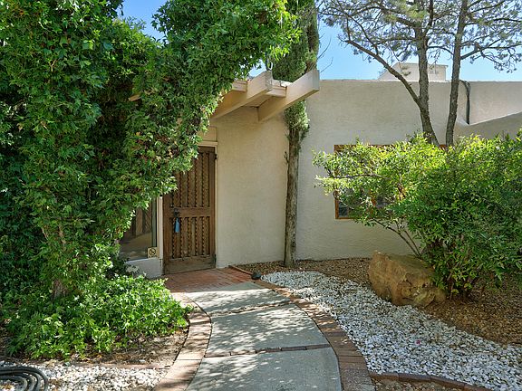 3rd image of 5212 Valle Vista Dr NW