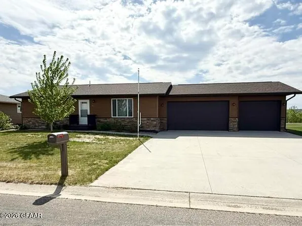 822 9th Ave SW, Perham, MN 56573