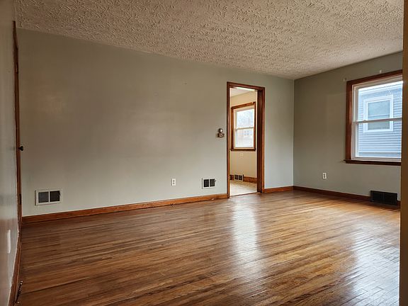 5th image of 455 Cline Ave #457