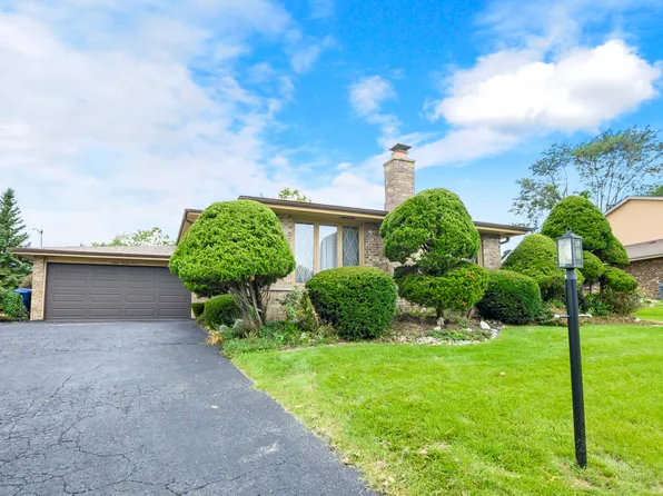 8024 Baldwin Trl, Hickory Hills, IL 60457