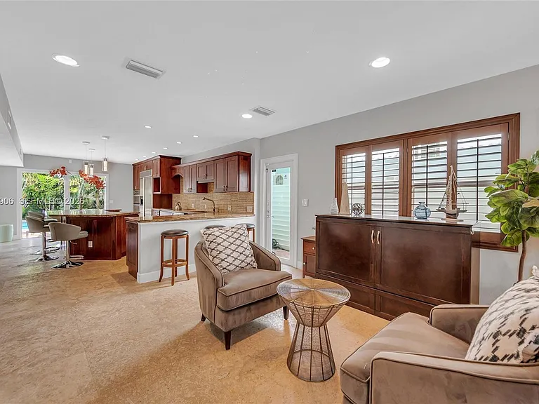3317 NE 16th Ct — Photo 5