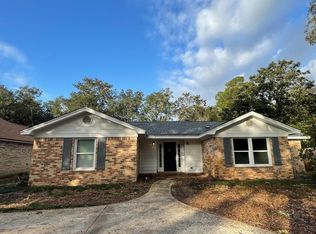 39 Marlborough Rd, Shalimar, FL 32579