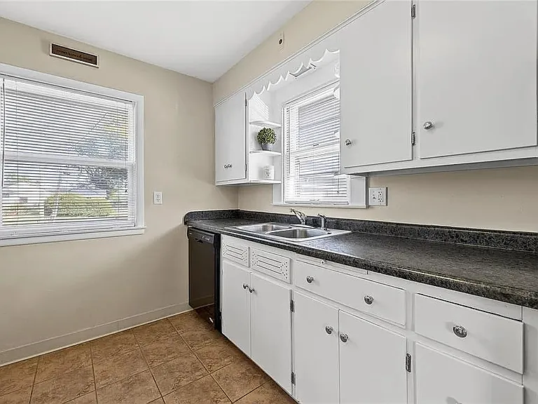 2041 Eastern Ave NE — Photo 13