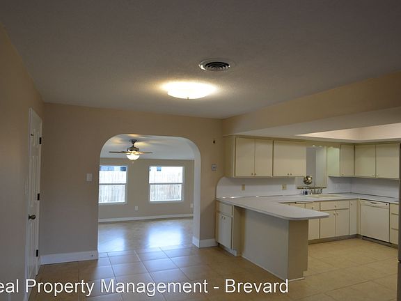 3rd image of 120 Anona Pl