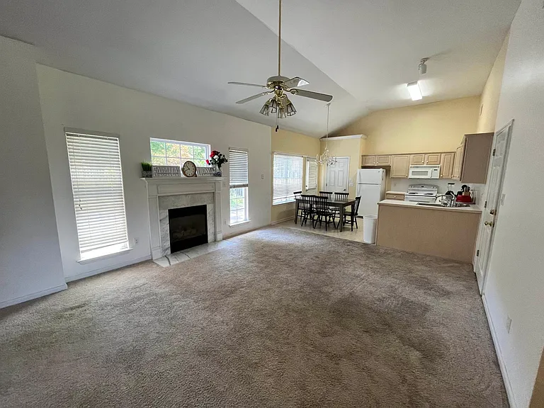 228 Lenox Ln — Photo 5