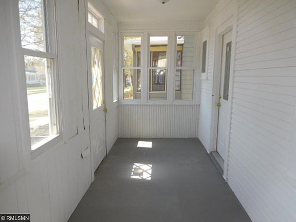 5th image of 953 Thomas Ave