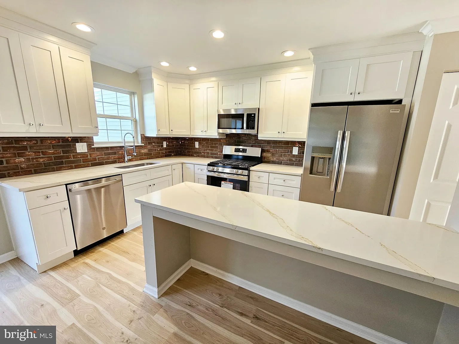 2 bed, 2.5 bath, 1856 sqft, $2,950 — Photo 2