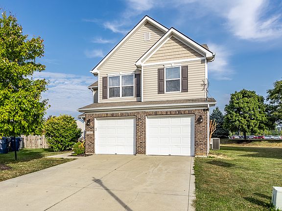 2nd image of 15567 Old Pond Cir