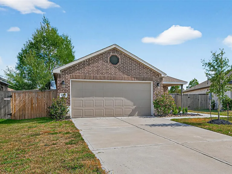 15171 Willow Tree Ln — Photo 3