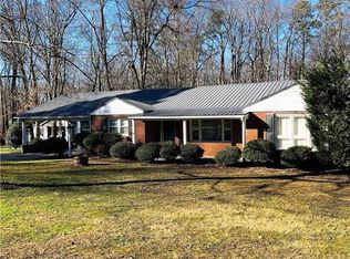 10 Lambeth Dr, Thomasville, NC 27360