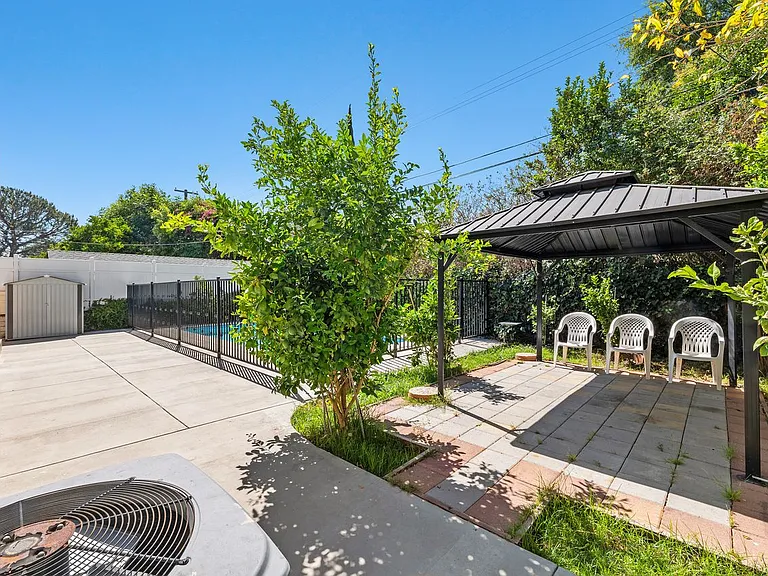 17434 Emelita St — Photo 42