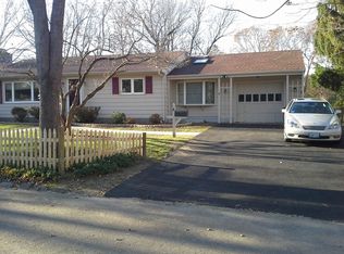 8 Eton Rd, Barrington, RI 02806