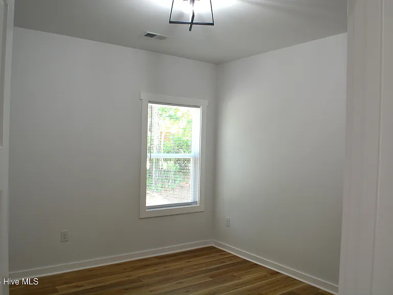 834 Greenwood Ct — Photo 14