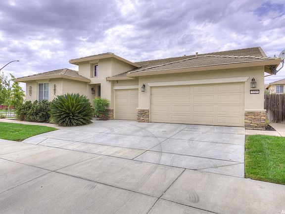 2nd image of 2209 Amber Leaf Ln