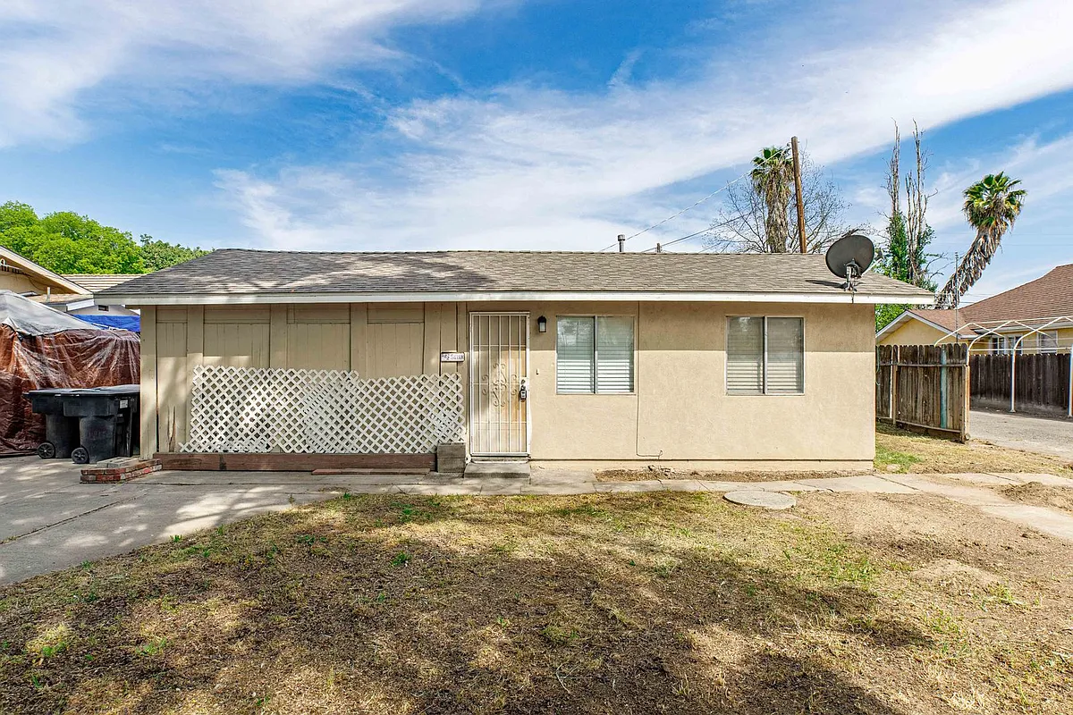 Building Photo - 522 Sierra Dr
