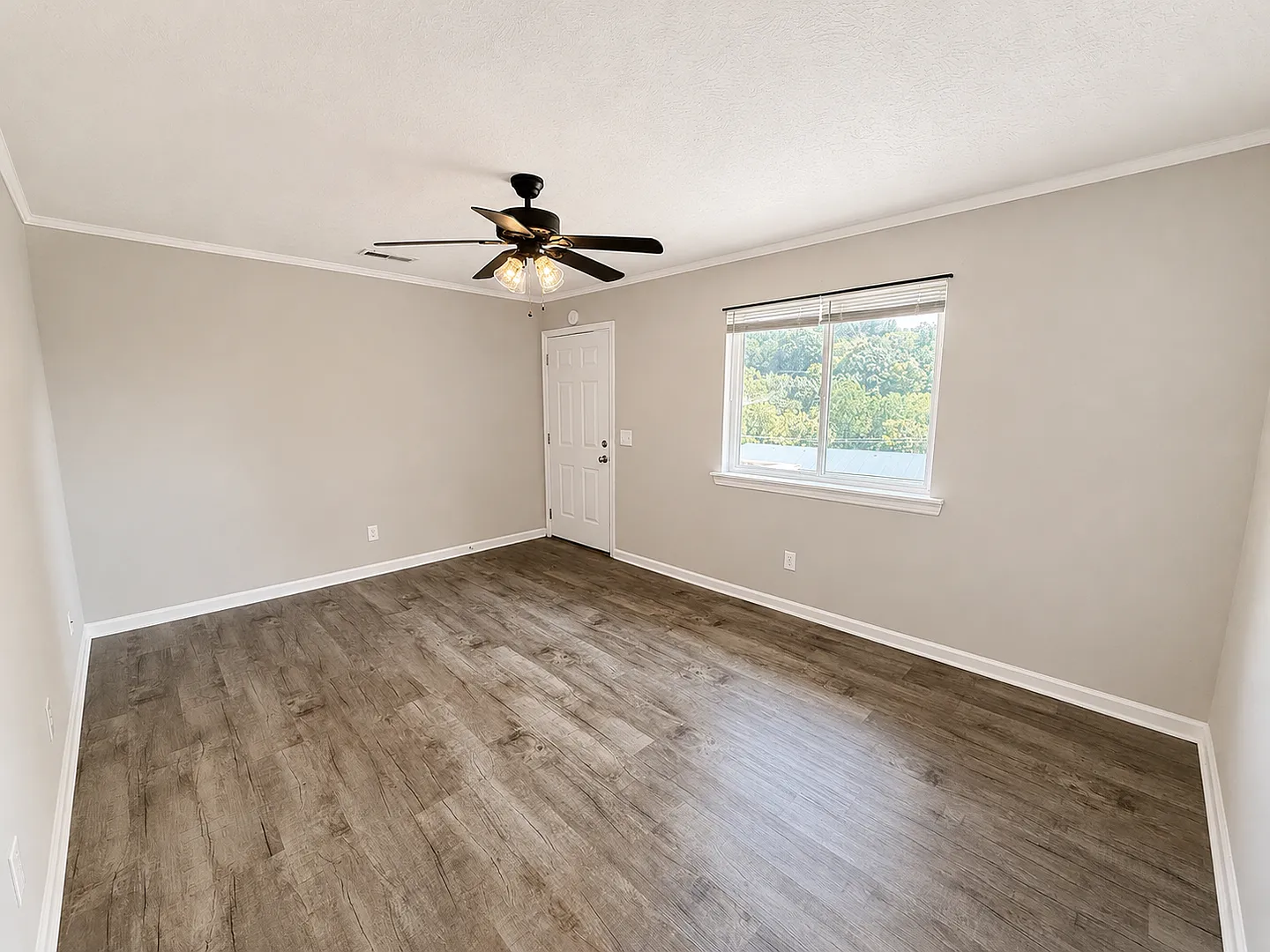 128 Bradley Rd — Photo 2