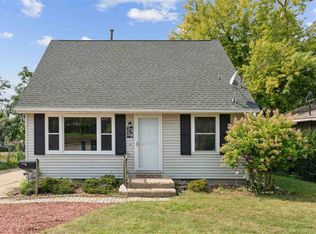 3339 Oakland Rd NE, Cedar Rapids, IA 52402