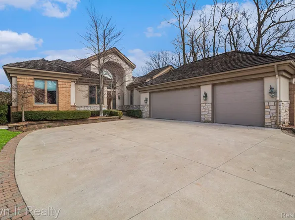 2 Prestwick Ct, Dearborn, MI 48120