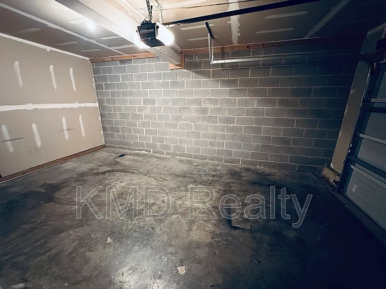 940 Tiger Ln — Photo 20