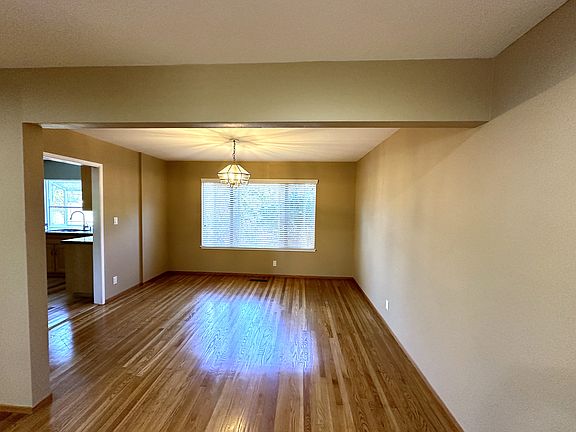 4th image of 10332 Noel Ave