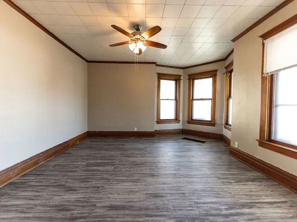 601 E 2nd Ave #2, Mitchell, SD 57301