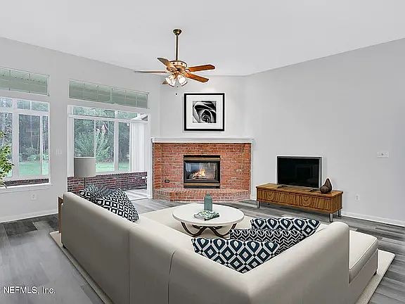 353 Maplewood Dr — Photo 16
