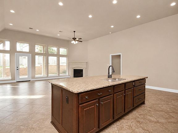 3rd image of 173 Pinnacle Ridge Dr