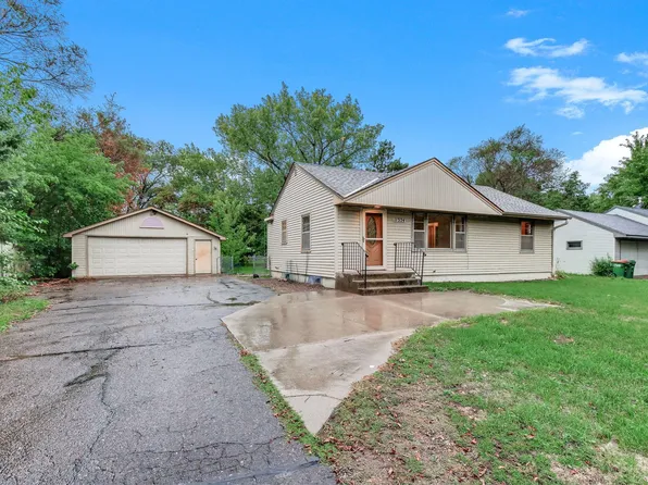 11324 Quinn St NW, Coon Rapids, MN 55433