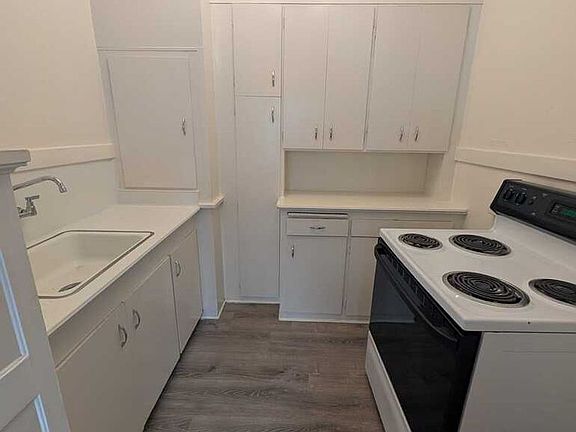 4th image of 1650 SE Hawthorne Blvd APT 108