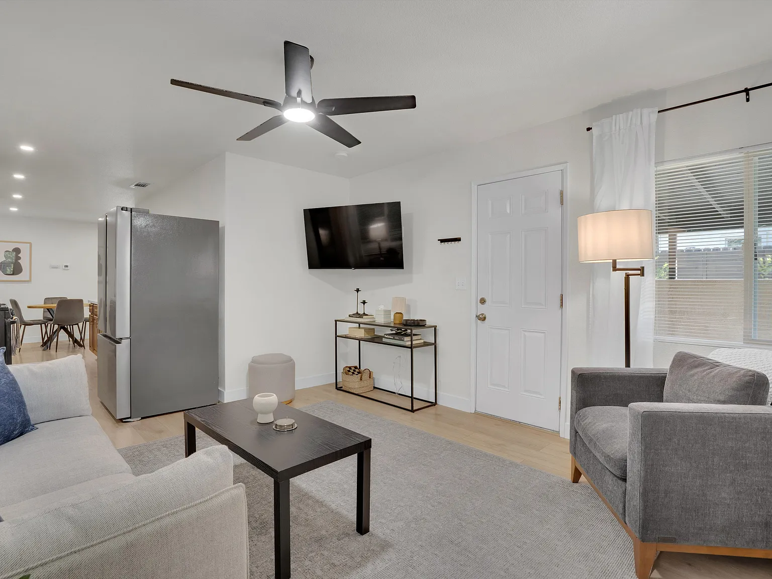2 bed, 1085 sqft, $4,095 — Photo 2