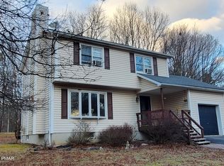 1182 Steele Cir, Bushkill, PA 18324