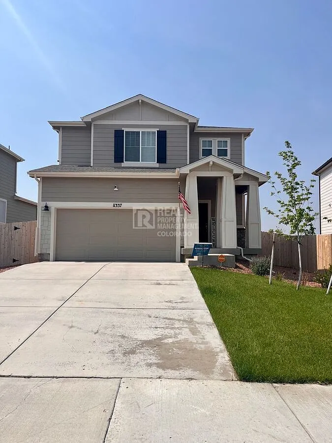 Modern Mountain View Home in Lorson Ranch — Photo 2