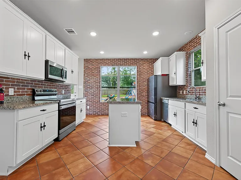 804 Pearl River Dr — Photo 4