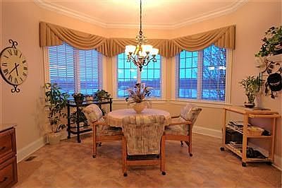 5th image of 300 Woodhaven Dr