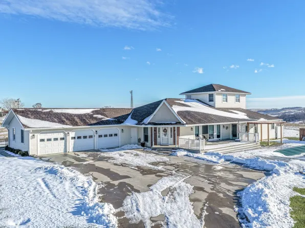 3014 Fieldcrest Dr, Missouri Valley, IA 51555