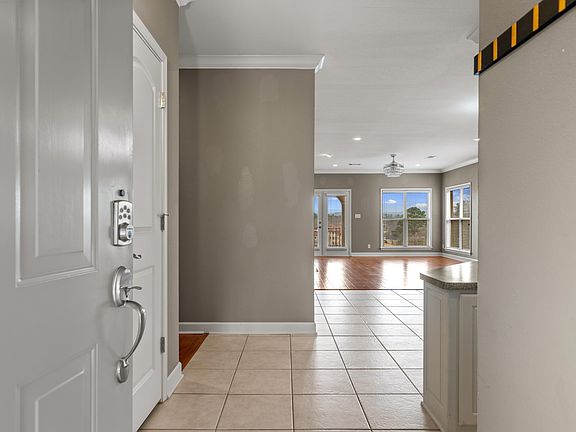 2nd image of 518 Amity Rd APT I6