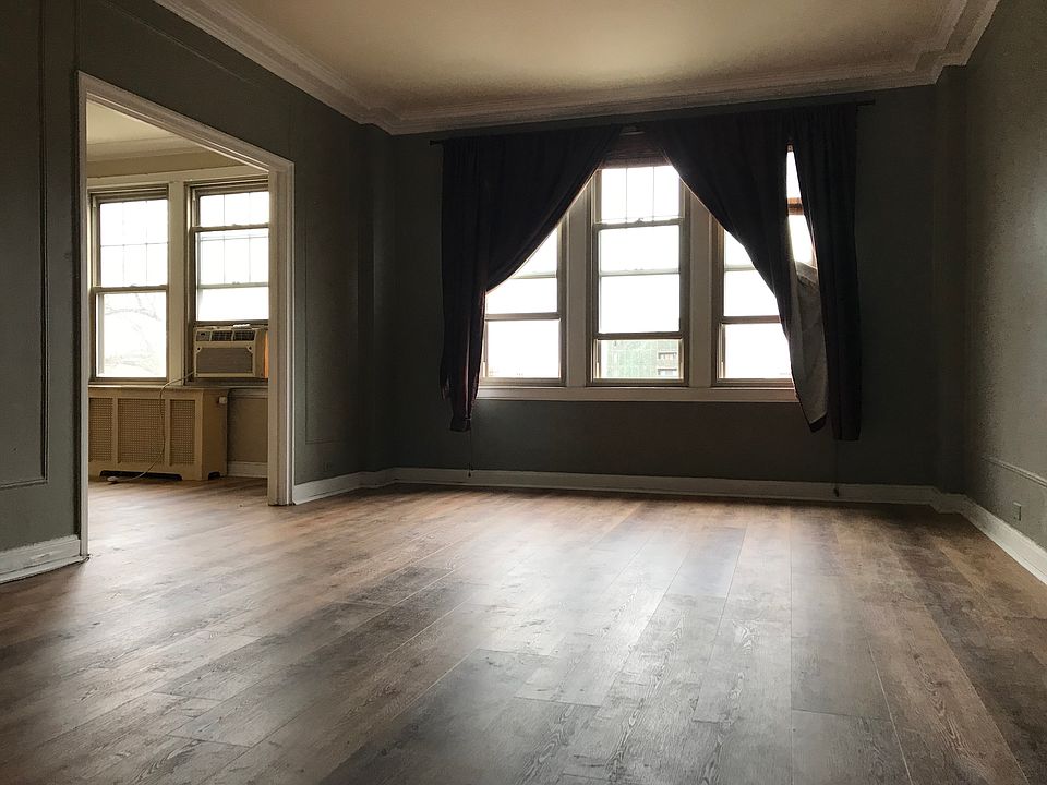 Living room 18ft x 22ft
