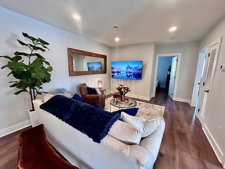 415 E Jasper St #3 — Photo 4