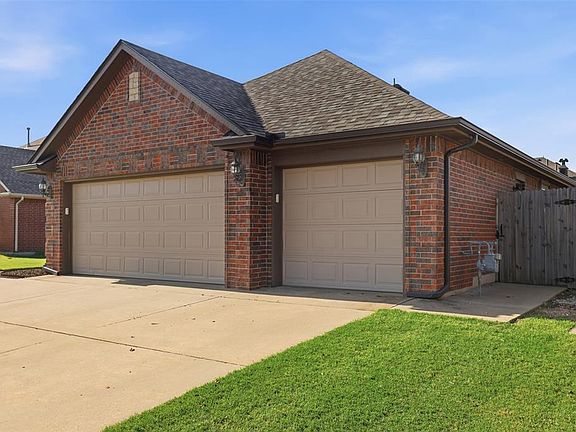 3rd image of 10636 NW 40th St