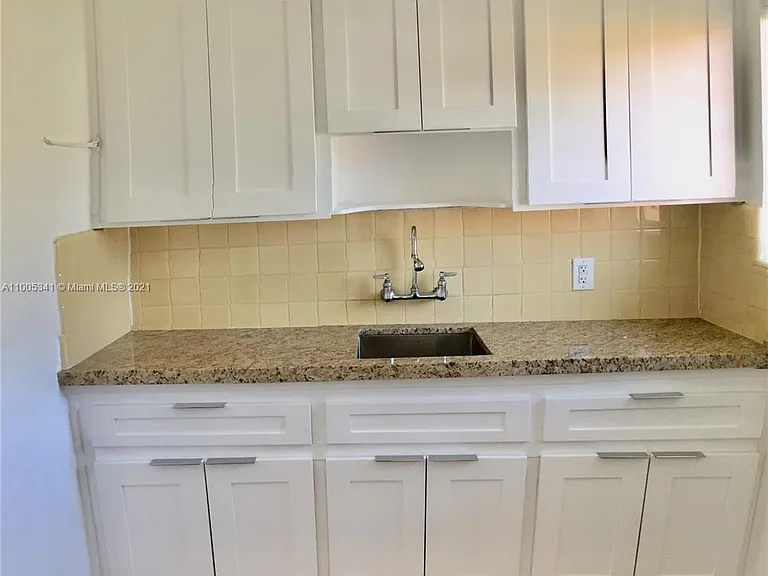545 74th St #8 — Photo 2