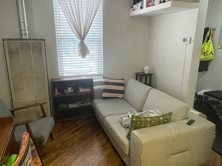 45 Louisa St #C — Photo 4